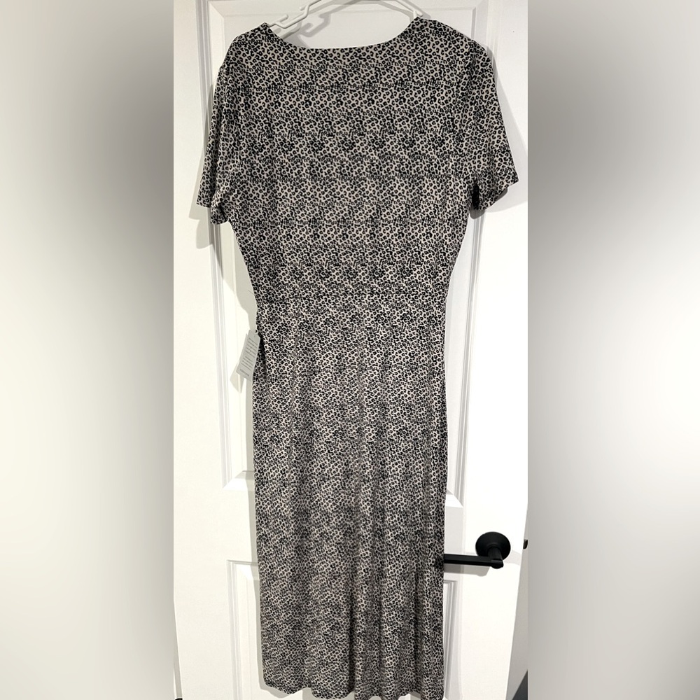 WAYF Alexa Short Sleeve Midi Dress - Picture 4 of 5